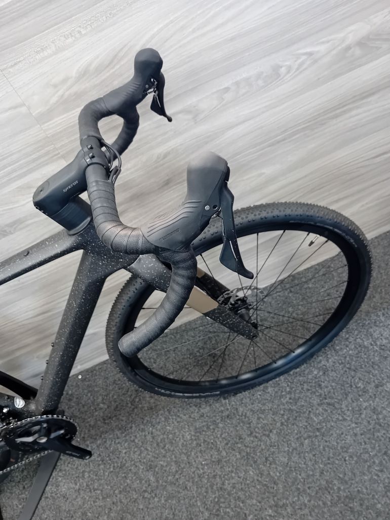 Used Scott Addict Gravel 40 2024 2024 Road & Gravel, Black — image 3 of 5