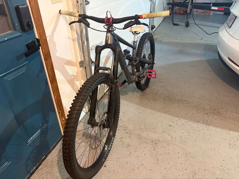 Used Specialized Status 160 2023 2023 Mountainbike, Light Gray, 29, 27.5 — image 4 of 5
