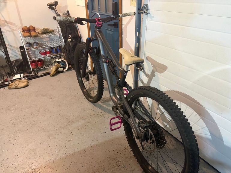 Used Specialized Status 160 2023 2023 Mountainbike, Light Gray, 29, 27.5 — image 5 of 5