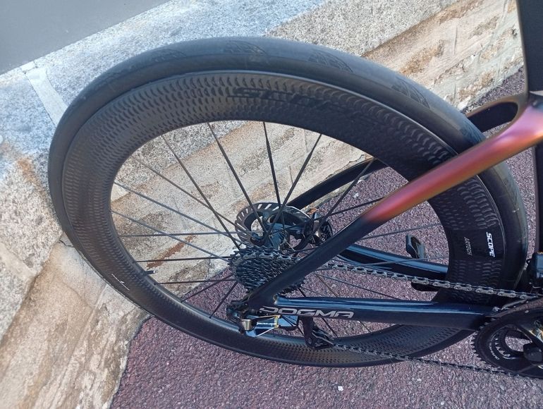 Używany Pinarello DOGMA F DURA ACE Di2 2025 2025 Road & Gravel — zdjęcie 6 z 11