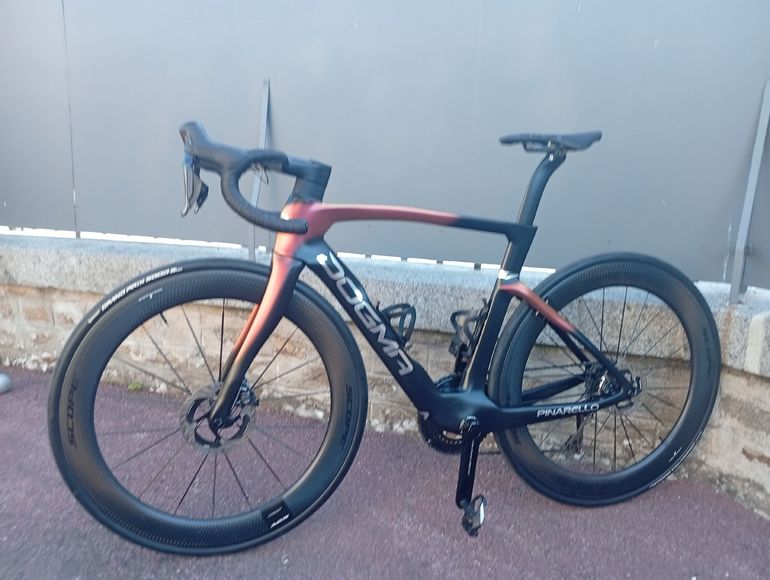 Używany Pinarello DOGMA F DURA ACE Di2 2025 2025 Road & Gravel — zdjęcie 2 z 11
