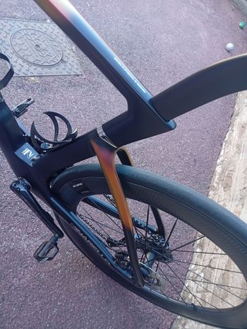 Używany Pinarello DOGMA F DURA ACE Di2 2025 2025 Road & Gravel — zdjęcie 10 z 11