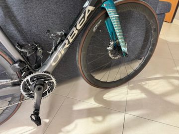 Used Orbea ORCA M11eLTD 2021 2021 Road & Gravel, Light Gray — image 4 of 6