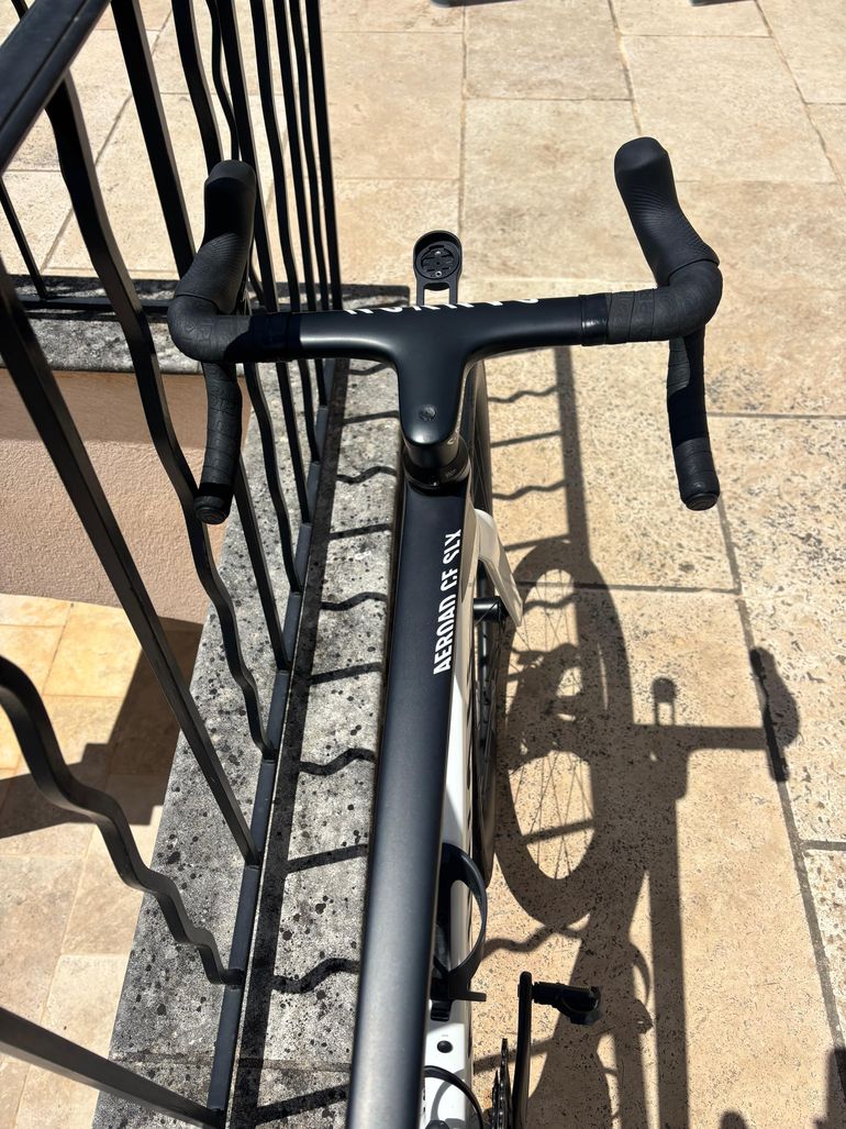 Używany Canyon Aeroad CF SLX 8 Disc eTap 2022 2022 Road & Gravel — zdjęcie 10 z 11