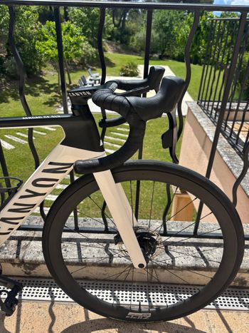 Używany Canyon Aeroad CF SLX 8 Disc eTap 2022 2022 Road & Gravel — zdjęcie 2 z 11