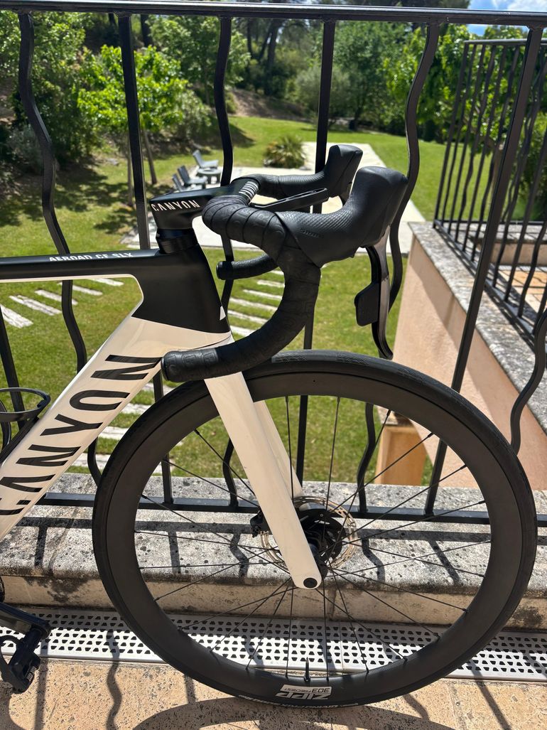 Używany Canyon Aeroad CF SLX 8 Disc eTap 2022 2022 Road & Gravel — zdjęcie 2 z 11