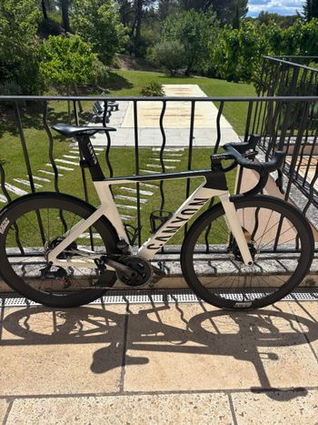 Używany Canyon Aeroad CF SLX 8 Disc eTap 2022 2022 Road & Gravel