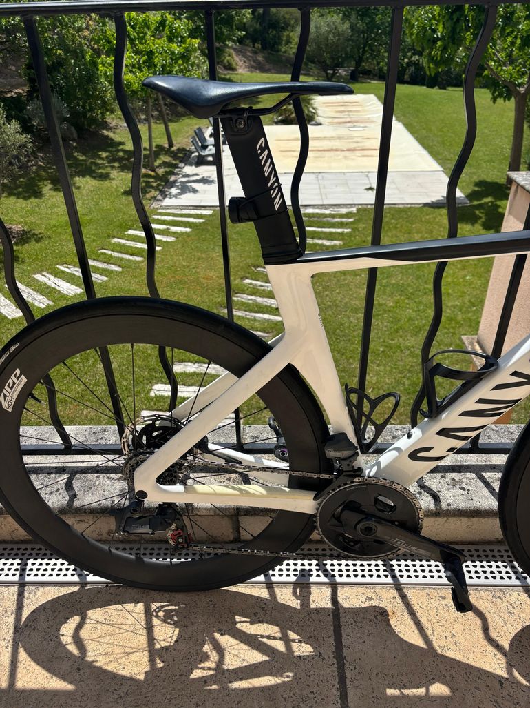 Używany Canyon Aeroad CF SLX 8 Disc eTap 2022 2022 Road & Gravel — zdjęcie 3 z 11