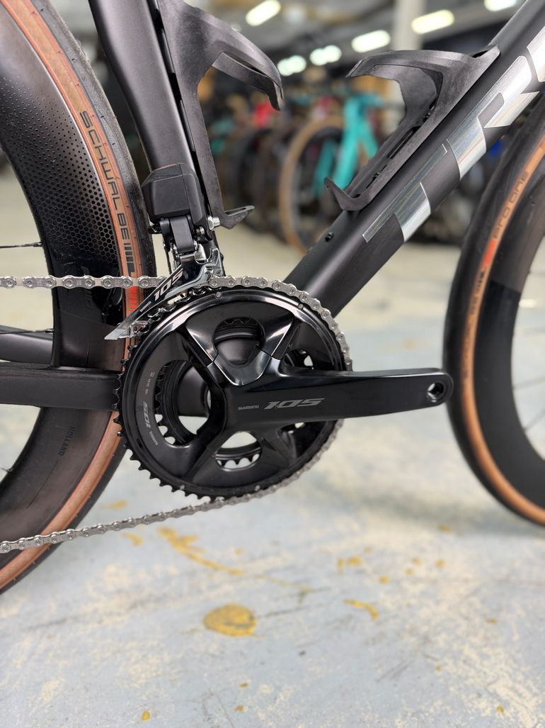 Used Trek Madone SL 6 Gen 8 2025 2025 Road & Gravel, Black — image 13 of 24