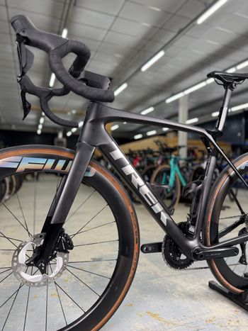 Used Trek Madone SL 6 Gen 8 2025 2025 Road & Gravel, Black — image 22 of 24