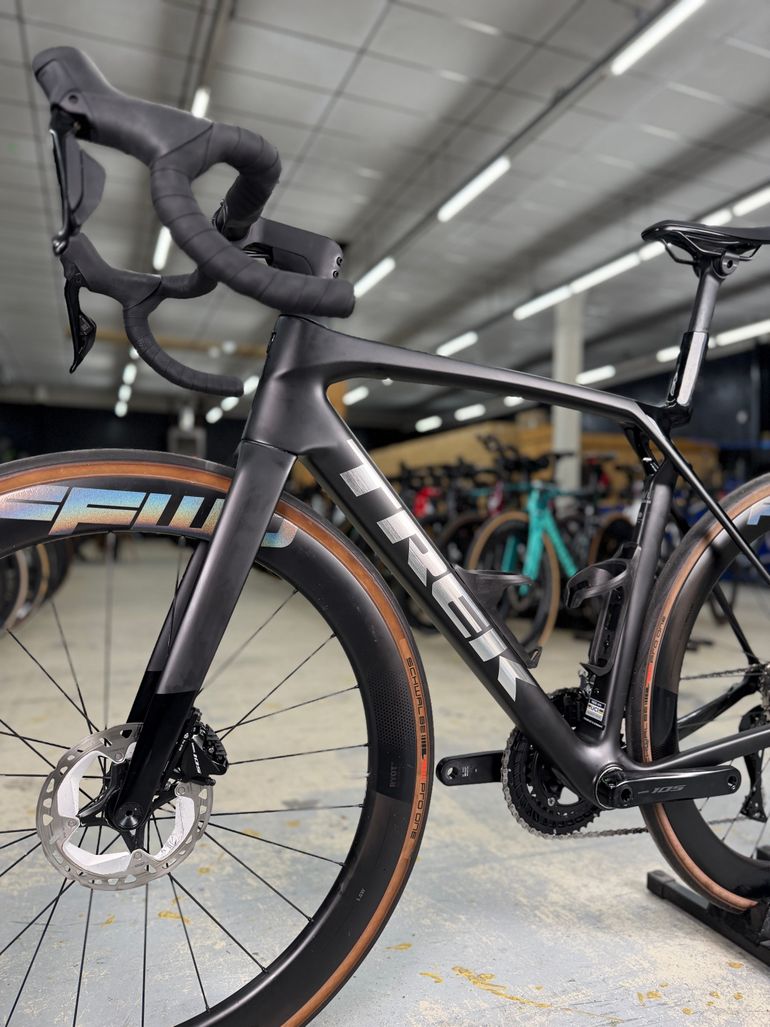 Used Trek Madone SL 6 Gen 8 2025 2025 Road & Gravel, Black — image 22 of 24