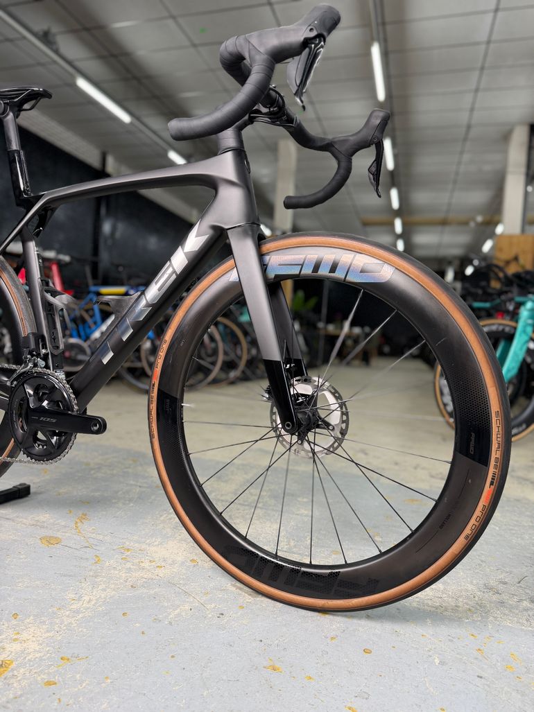 Used Trek Madone SL 6 Gen 8 2025 2025 Road & Gravel, Black — image 3 of 24