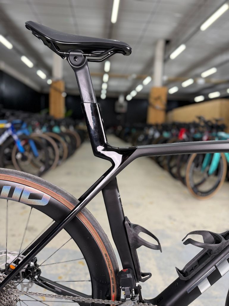 Used Trek Madone SL 6 Gen 8 2025 2025 Road & Gravel, Black — image 10 of 24