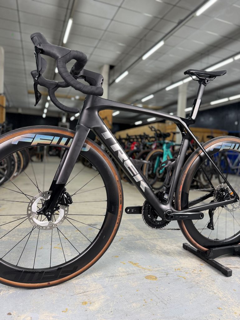Used Trek Madone SL 6 Gen 8 2025 2025 Road & Gravel, Black — image 21 of 24