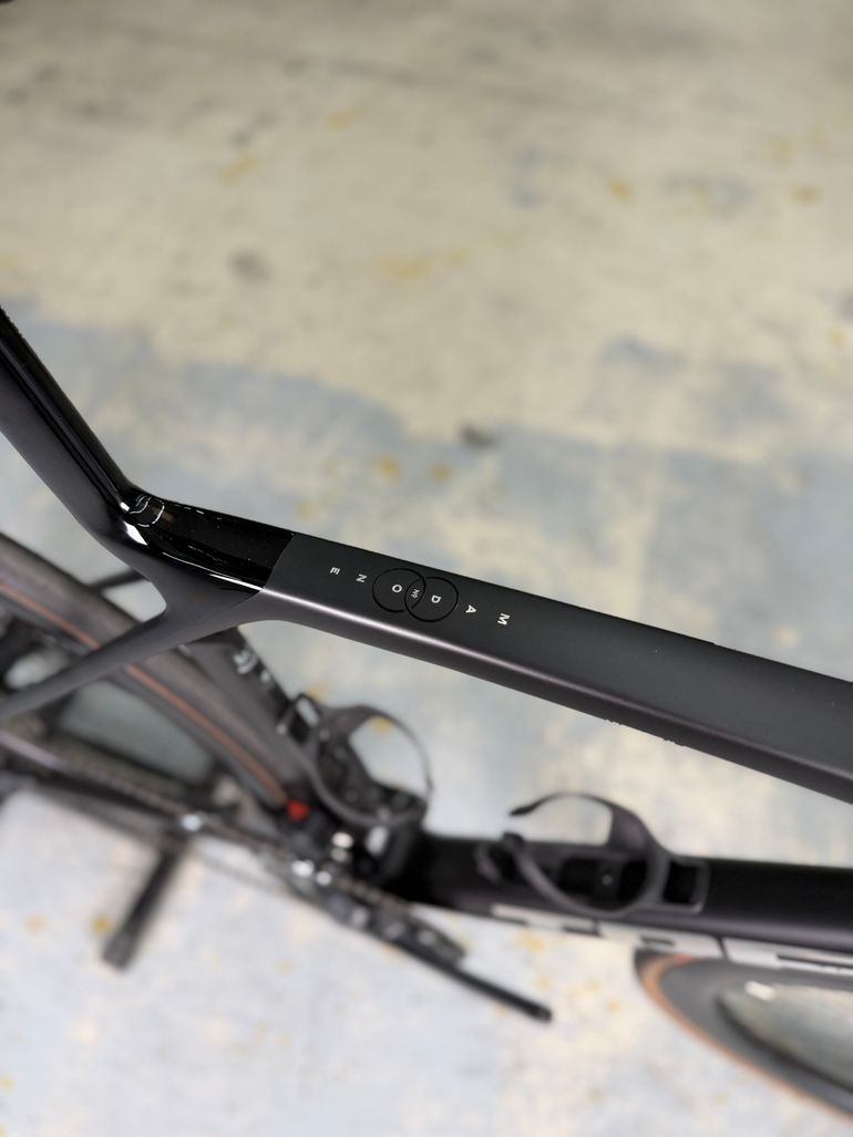 Used Trek Madone SL 6 Gen 8 2025 2025 Road & Gravel, Black — image 17 of 24