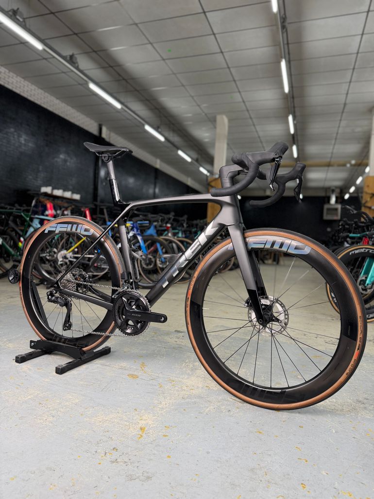 Used Trek Madone SL 6 Gen 8 2025 2025 Road & Gravel, Black — image 2 of 24
