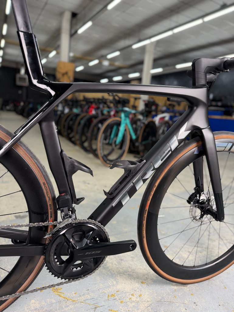 Used Trek Madone SL 6 Gen 8 2025 2025 Road & Gravel, Black — image 14 of 24