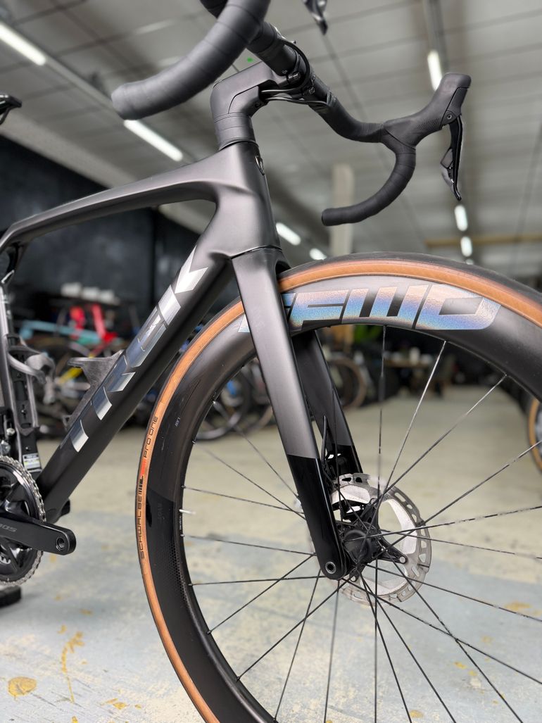 Used Trek Madone SL 6 Gen 8 2025 2025 Road & Gravel, Black — image 5 of 24