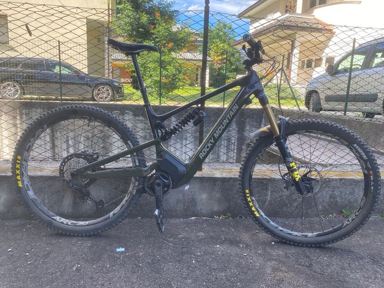 Used Rocky Mountain Altitude Powerplay Shimano XTR 2022 Mountainbike, Black — image 1 of 5