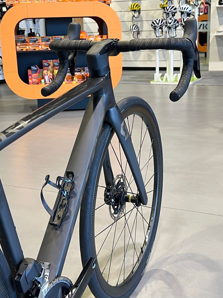 Used Scott Addict SRAM Rival eTap AXS 2022 Road & Gravel, Black — image 2 of 6