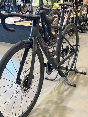 Used Scott Addict SRAM Rival eTap AXS 2022 Road & Gravel, Black — image 3 of 6