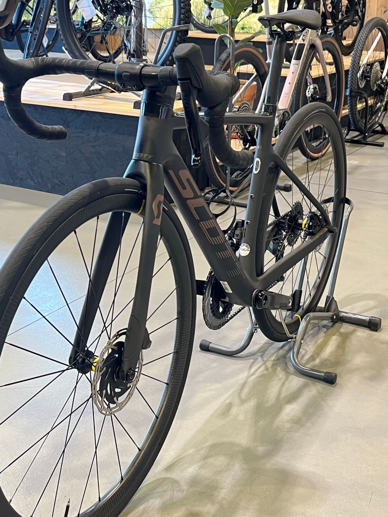 Used Scott Addict SRAM Rival eTap AXS 2022 Road & Gravel, Black — image 3 of 6