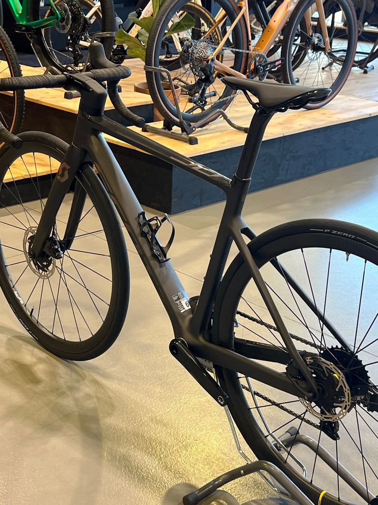 Used Scott Addict SRAM Rival eTap AXS 2022 Road & Gravel, Black — image 6 of 6