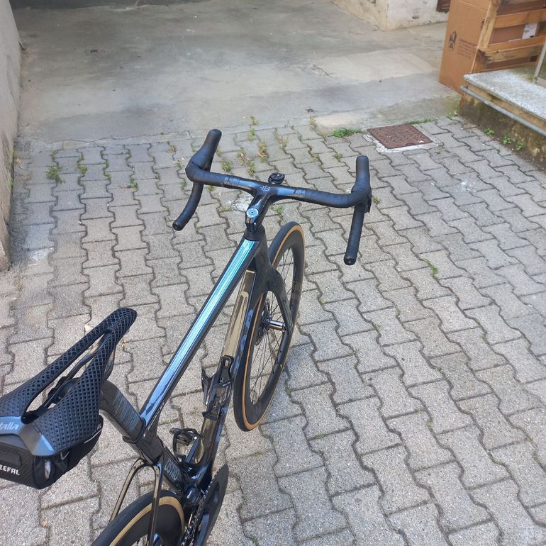 Używany Factor OSTRO VAM 2022 2022 Road & Gravel — zdjęcie 7 z 8