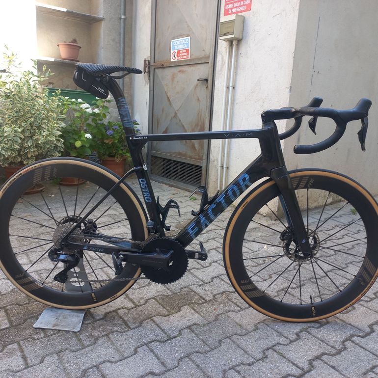 Używany Factor OSTRO VAM 2022 2022 Road & Gravel — zdjęcie 1 z 8