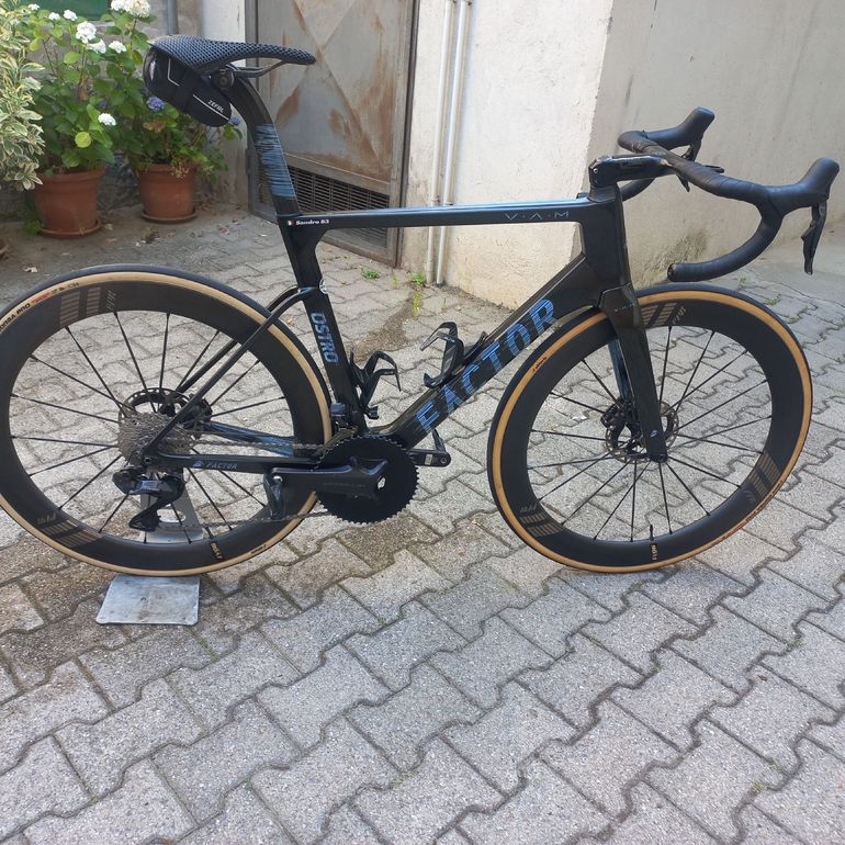 Używany Factor OSTRO VAM 2022 2022 Road & Gravel — zdjęcie 8 z 8