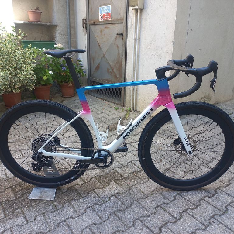 Używany Fondriest Custom SRAM Force eTap AXS 2025 Road & Gravel — zdjęcie 1 z 6
