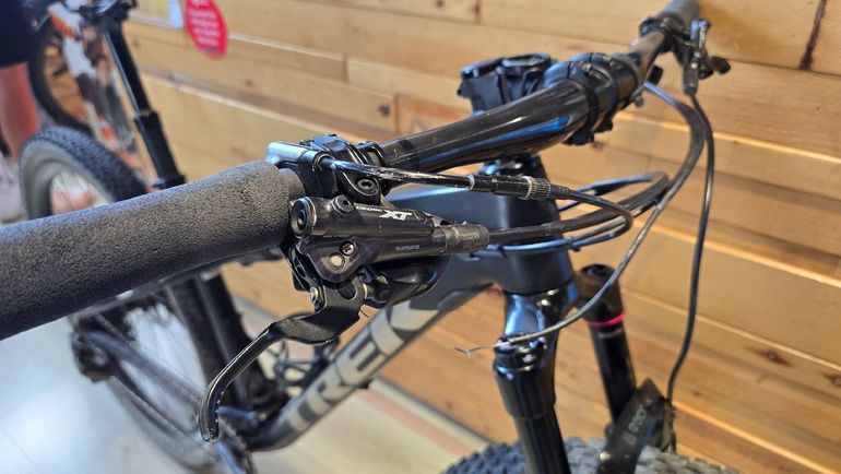 Used Trek Supercaliber 9.8 2020 2020 Mountainbike, Black, 29 — image 7 of 11