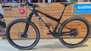 Used Trek Supercaliber 9.8 2020 2020 Mountainbike, Black, 29 — image 2 of 11
