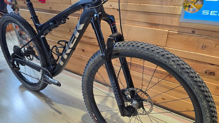 Used Trek Supercaliber 9.8 2020 2020 Mountainbike, Black, 29 — image 9 of 11
