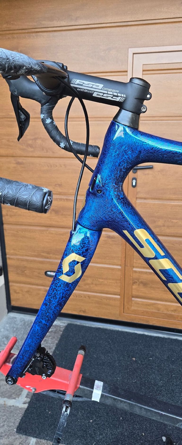 Used Scott Addict 10 disc 2019 2019 Road & Gravel, Blue — image 7 of 26