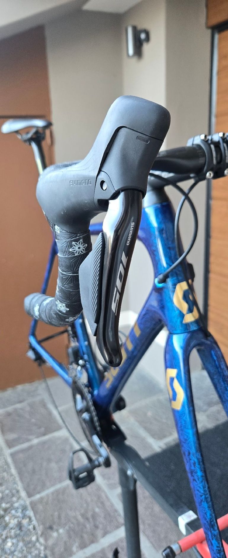 Used Scott Addict 10 disc 2019 2019 Road & Gravel, Blue — image 17 of 26