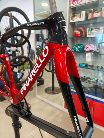 Pinarello Crossista Frameset 2027 Road & Gravel de segunda mano, Rojo — imagen 2 de 4