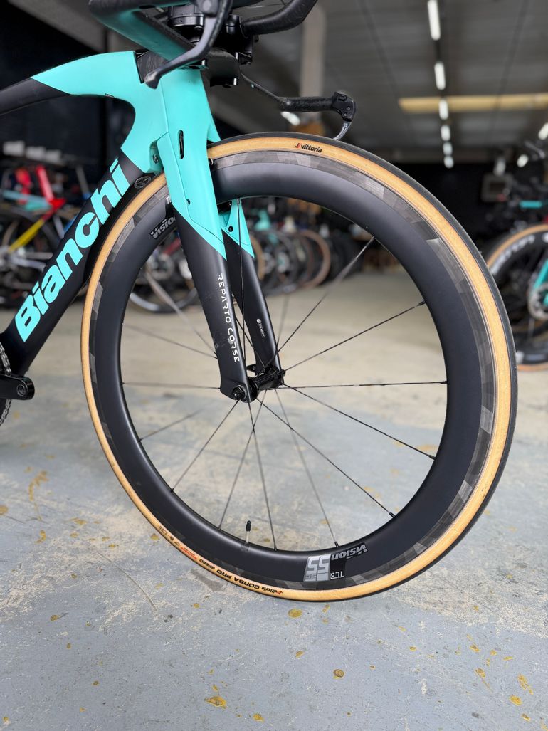 Used Bianchi Aquila CV Dura Ace Di2 Carbon 2024 Road & Gravel, Black — image 4 of 24