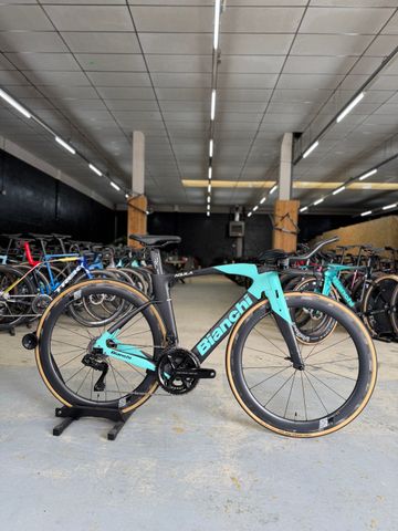 Bianchi Aquila CV Dura Ace Di2 Carbon 2024 Road & Gravel usato