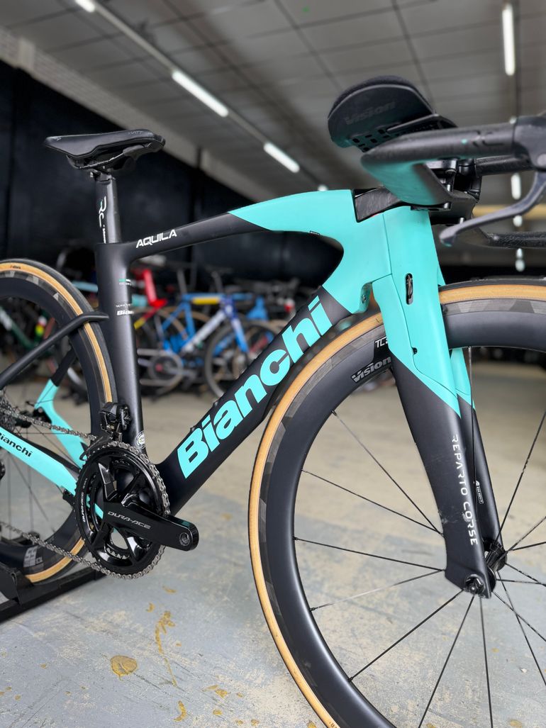 Used Bianchi Aquila CV Dura Ace Di2 Carbon 2024 Road & Gravel, Black — image 5 of 24