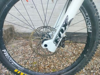Used Orange 324 Shimano ZEE 2018 Mountainbike, Light Gray — image 10 of 11