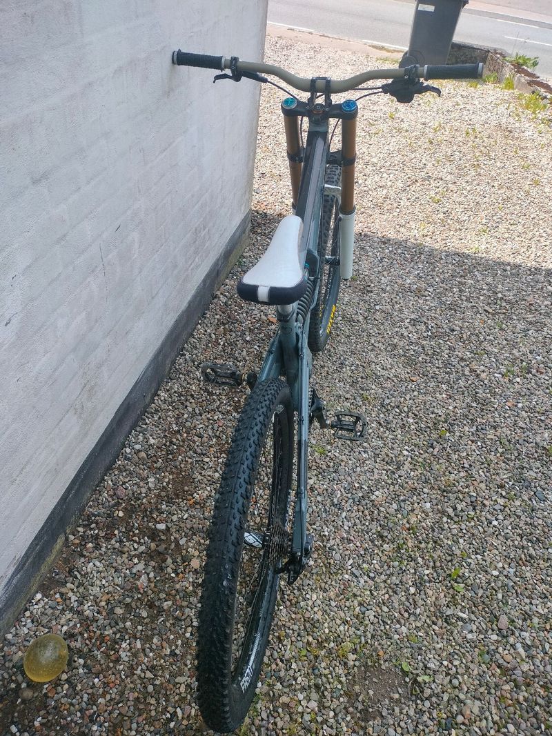 Käytetty Orange 324 Shimano ZEE 2018 Mountainbike — kuva 6 / 11