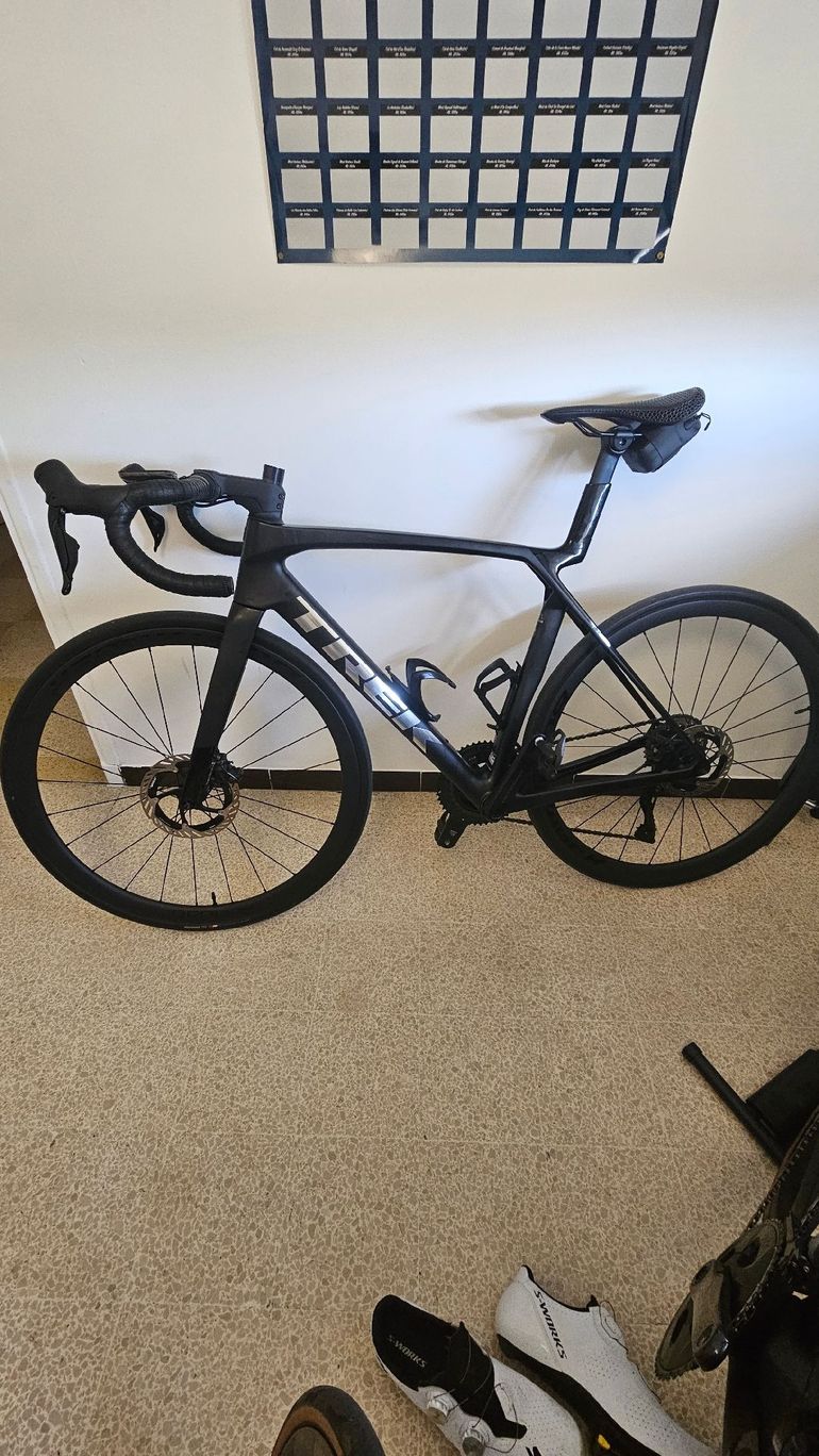 Used Trek Madone SL 6 Gen 8 2025 2025 Road & Gravel, Black — image 2 of 5