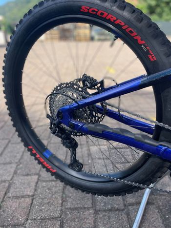 Used Yamaha YDX-Moro 07 2024 2024 Mountainbike, Blue, 27.5 (650B) — image 5 of 7