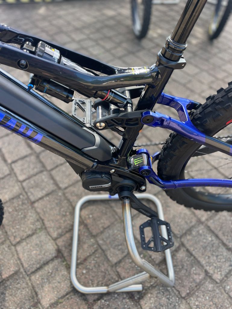 Used Yamaha YDX-Moro 07 2024 2024 Mountainbike, Blue, 27.5 (650B) — image 2 of 7
