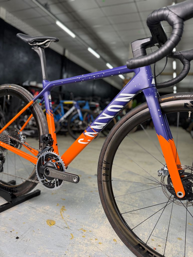 Używany Canyon Ultimate CF SLX 9 WMN Disc eTap 2021 2021 Road & Gravel — zdjęcie 4 z 24