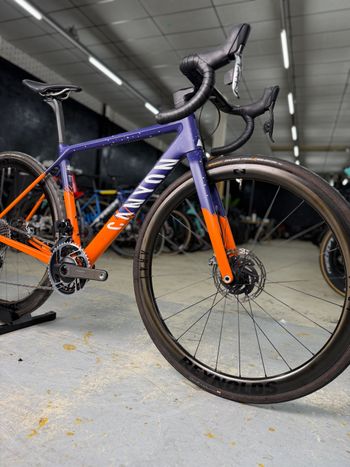 Używany Canyon Ultimate CF SLX 9 WMN Disc eTap 2021 2021 Road & Gravel — zdjęcie 3 z 24