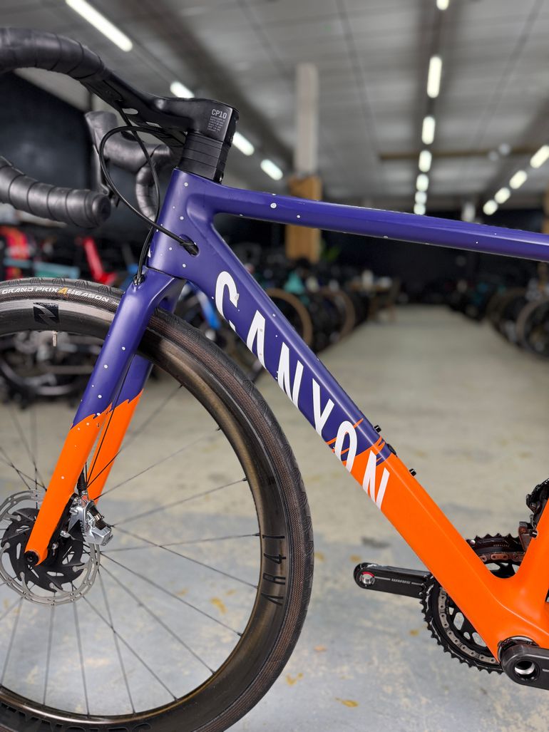 Używany Canyon Ultimate CF SLX 9 WMN Disc eTap 2021 2021 Road & Gravel — zdjęcie 20 z 24
