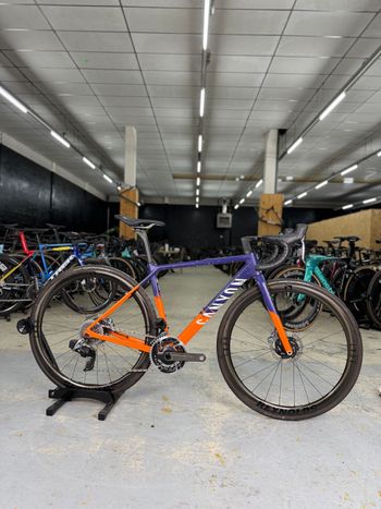Używany Canyon Ultimate CF SLX 9 WMN Disc eTap 2021 2021 Road & Gravel