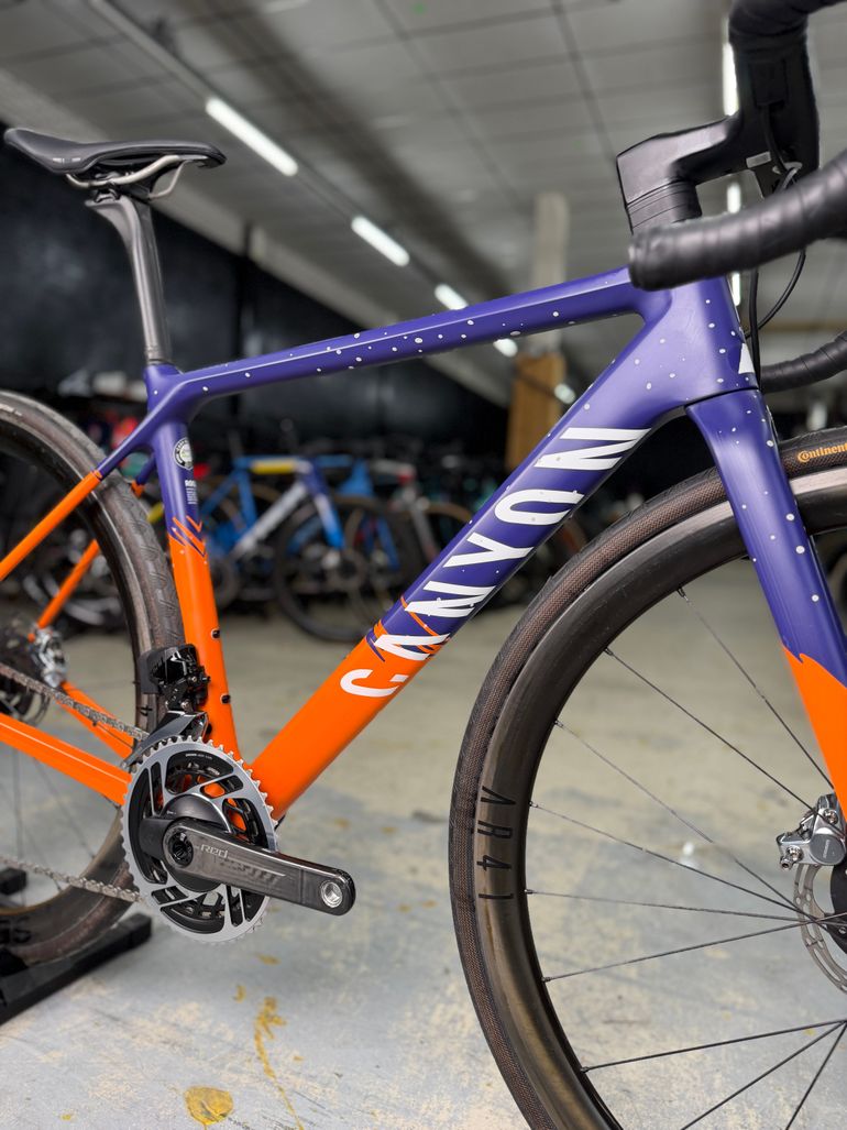 Używany Canyon Ultimate CF SLX 9 WMN Disc eTap 2021 2021 Road & Gravel — zdjęcie 5 z 24